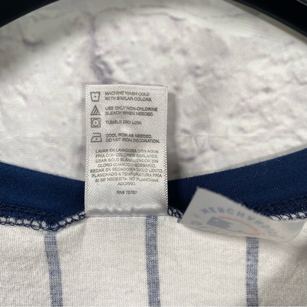 New York Yankees Pinstripe Nightshirt Size Medium - Picture 6 of 6